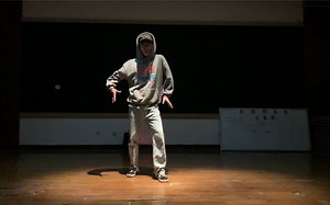 练完舞临走前还是拍个视频吧