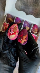 Handcrafted Easter magic! 🍫✨ Indulge in our artisan chocolate eggs, packed with crunchy nuts and vibrant freeze-dried berries. Pure deliciousness, made with love. #EasterChocolate #ArtisanChocolate #HandmadeTreats #EasterEggs #chocolatelovers❤️🍫 #gifts #gift #artisanchocolate #veganchocolate #handmadegifts #personalisedchocolates | The Unique Chocolate