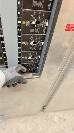 Install 277 / 480 volt three pole Square D breaker for RTU #electricinstallation #electrical
