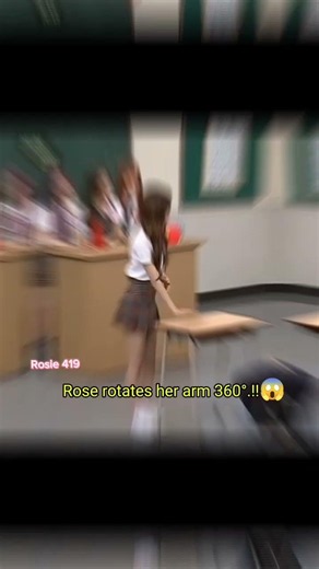 Rose is amazing, she spun her hand 360°😱😱 #rose #blackpink