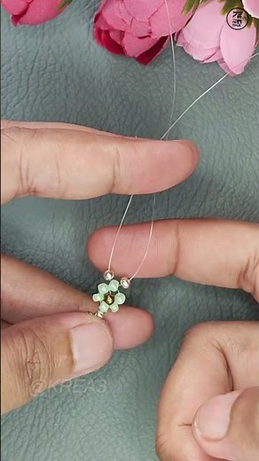 DIY Daisy Flower Seed Beads Bracelet | Beaded Bracelet Tutorial