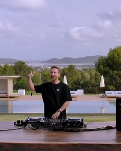 This is how we do it with my bro’ MORTEN! Check it out The FUTURE RAVE ⚡ Remix of ‘Let’s Love’ with Sia 🙌🏼 🙌🏼 https://davidguetta.lnk.to/Letslovermx | David Guetta