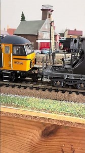 Bachmann class 69 DCC uncoupling demo #00gauge #modeltrains #bachmann #modelrail #diesellocomotive