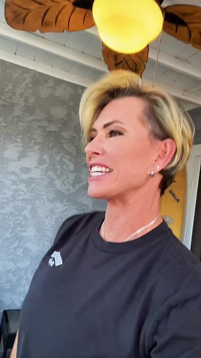 Lip Syncing to Nickelback's 'Animal' | Fun Ice Challenge