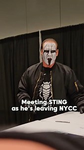 Sting signs my 1999 Wolfpac Shirt at New York Comic Con! MACHO JUICE x Sting #cosplay #aew #nycc #Sting | The Machoverse