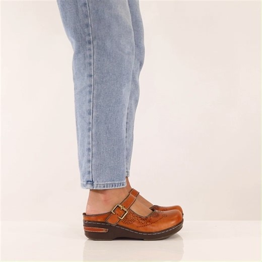 Watch L'Artiste by Spring Step Aneria Clog For Women on Amazon Live