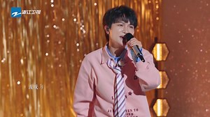 周深2024十周年巡回演唱会歌单_他回来了！周深嗨唱《少管我》炸场，狂飙彩虹音