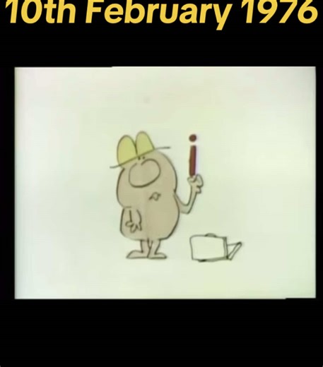 This was part of the lost episode with Margaret Hamilton who played the Wicked Witch and she appeared on Sesame Street in 1976 reprising her most famous role. So many complaint letters came in from parents that their kids were scared that the episode was banned from future airings and was lost until it magically showed up in 2019. It’s also the Sesame Street I grew up with where the characters handled things differently, including Bug Bird defending the street with a hockey stick 😂 #lostmedia #