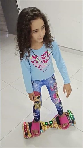 dançando clok clok no hoverboard #crianças #brincadeira #diversão #aventura #patins