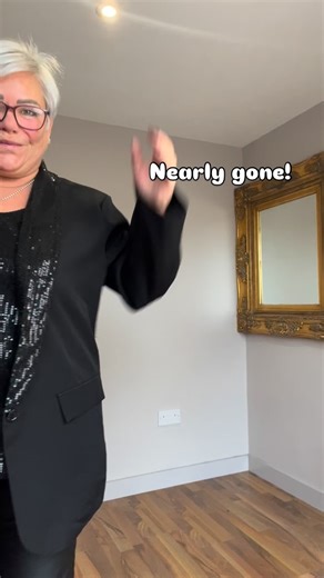 A stunning outfit fits up to a size 22. Blazer £34.50 & the matching camo £20. Please find them in the new arrivals on my website www.queenofcurves.store #plussize #plussizefashion #madeinitaly #curvyfashion #curvy | Queen Of Curves