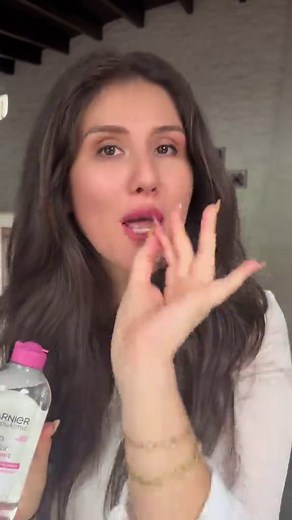 Truco de desmaquillado con agua micelar Garnier