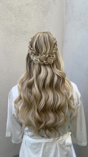 follow for more tutorials!! 🤍 #arizonabridalhair #arizonabride #bridalhairstylist #phoenix #scottsdale #weddinghairtrends #arizonawedding #travelingbridalhair #behindthechair #tayhairstyles #beyondtheponytail #bridalhairstyles