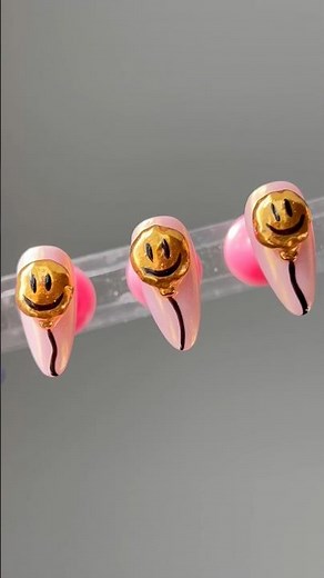 Smiley face balloon nails 🎈 #nails #3dnailart #pressonnails