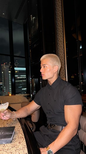 クライムライフ【Climb Life】 | 筋トレ男子のキレイめカジュアルコーデ 【LIFE25】で10%オフで購入できます！ フィジークフレームの服でコーデ組んでみました👍 @physiqueframe このアパレルの商品は筋トレ男子の体型が映える設計になっているのでトレーニングされてる方はぜひチェックして✅... | Instagram