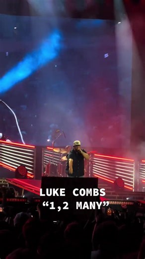 Luke Combs Live Performance: A Vibe to Remember