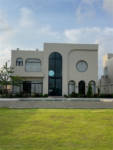 มาที่เดียวจบ ไม่ต้องออกไปไหน เพราะความสุขอยู่ข้างในนี้หมดแล้ว 🥂 สิ่งอำนวยความสะดวก 🛁 ผ้าเช็ดตัว อุปกรณ์อาบน้ำ ไดร์เป่าผม 🏓 โต๊ะพูล โต๊ะปิงปอง 🖥️ Smart TV คาราโอเกะ ฟรี Netflix user 🏊‍♂️ สระว่ายน้ำระบบเกลือ 🥩 เตาปิ้งย่าง ถ่าน 2 ถุง 🍽️ อุปกรณ์ครัวครบครัน (เครื่องจานชามแก้ว, หม้อหุงข้าว, เตาปิ้งขนมปัง, หม้อชาบู, ไมโครเวฟ, กาน้ำร้อนไฟฟ้า...) ✨ Free Wifi 🧊 ฟรีน้ำแข็ง 20 กิโล **************************************** 📍พิกัด : อ.เมือง จ.จันทบุรี (ถ.มหาราช ซอยร้านครัวเจ้าสัวร์) ✨️สนใจทักข้อความม