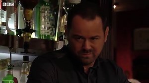 What's going on with Linda in EastEnders as she admits she is an alcoholic?