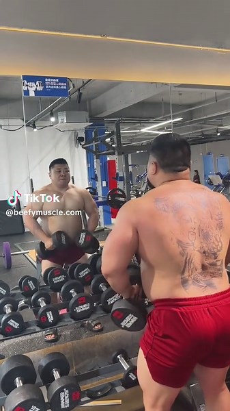 Serious hard workout!🤩👍 #beefy #massive #bulky #muscle #musclebear #musclehunk #bodybuilder #powerlifter #beefymuscle #muscleflexing #pecs #chest #biceps #legs #workout #motivation