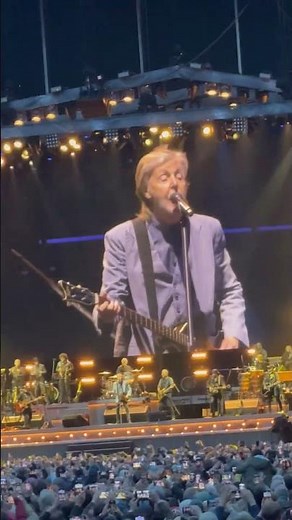 Paul McCartney with Bruce Springsteen - Can’t buy me Love ( Live at Liverpool) 2025
