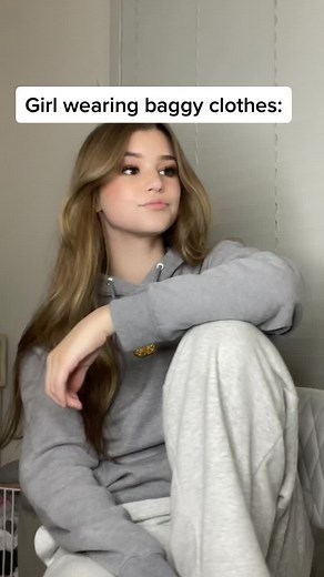 Attractive Baggy Clothes for Girls: Outfit Ideas & Styling Tips
