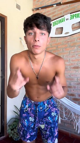 Outfits para el cumpleaños en piscina de Kevingston