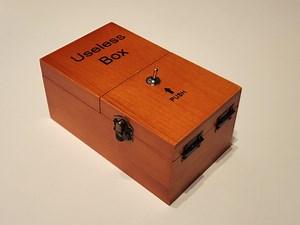 [本日の一品]10年経った今なら新製品としても通りそうな「Useless Box」