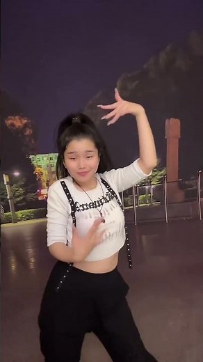 Love Song 1990 Finger Dance Fengbao's Emotional Hand Movement to Luo Dayou's Classic