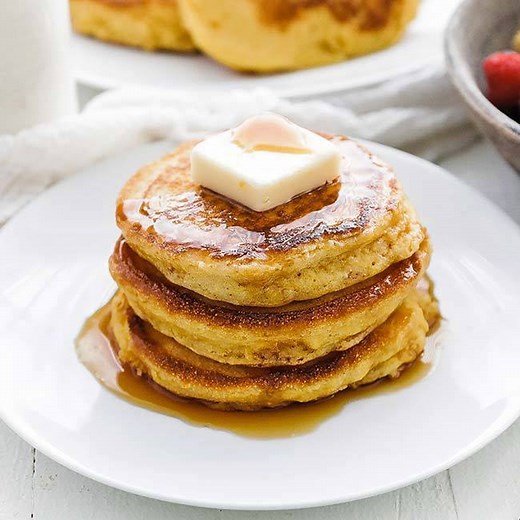 These cornmeal Johnny Cakes are seriously amazing and so easy to make! Recipe at https://bit.ly/2xvF0fn | Chef Billy Parisi