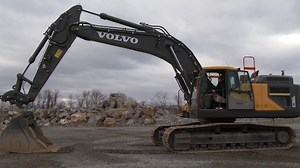 2.6K views · 24 shares | Change attachments in less than 60 seconds using a Volvo quick coupler. See our options and compatible models here: https://bit.ly/2L2K1T4. | Volvo Construction Equipment North America | Facebook