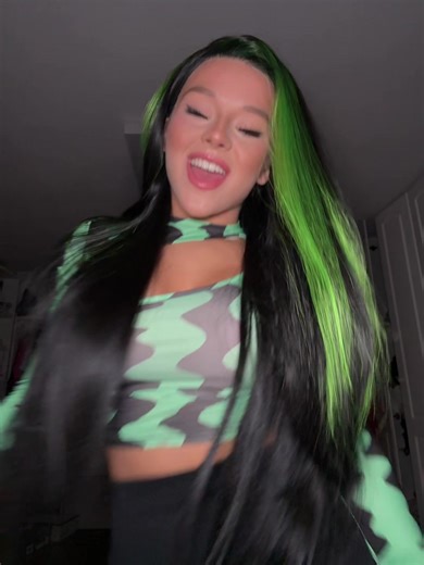 El nuevo tren de Karina: ¡Bailes y Transformaciones!