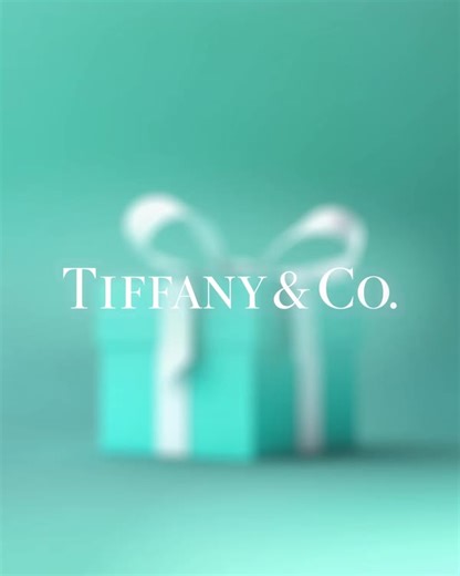 The best holiday gifts are the ones that come out of the blue. #ATiffanyHoliday #TiffanyAndCo Discover more: https://bit.ly/3MRsvyi | Tiffany & Co.