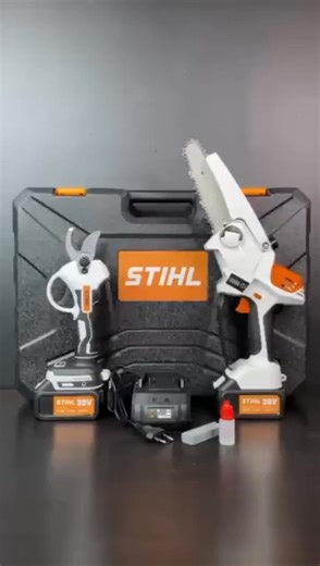 🌿⚡ Κιτ κλαδέματος με μίνι ηλεκτρικό αλυσοπρίονο Ολοκληρωμένη λύση για καθαρό και εύκολο κλάδεμα 🟦 Περιλαμβάνει: Μίνι ηλεκτρικό αλυσοπρίονο ψαλίδι κλαδέματος 🟦 Μπαταρίες: 2× AS 2 2.6Ah 🟦 Φορτιστής: Περιλαμβάνεται 🟦 Χρήση: Κήπος, οπωρώνας, αγροτικές εργασίες 🔍 Τι προσφέρει το κιτ; 🔋 Ασύρματη ελευθερία κινήσεων ✂️ Γρήγορο και ακριβές κλάδεμα 🌳 Ιδανικό για κλαδιά, θάμνους και μικρά δέντρα 🧰 Πλήρες σετ με εργαλεία και αξεσουάρ ⚙️ Εύκολο στη χρήση και ελαφρύ στο χέρι ✨ Κύρια πλεονεκτήματα ✔️ 