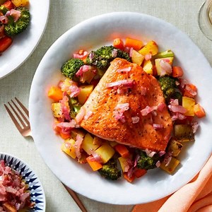1.2K reactions · 158 shares | Didn't get a chance to try Whole30® in January? Blue Apron has your back! Order Whole30® approved meals all through February and keep your New Year's Resolutions going strong. Visit cook.ba/2zGzYrA to get $40 off your first 2 orders! Features of Whole30®:  Dairy-Free  Grain-Free  No Added Sugar  Paleo Friendly | Blue Apron | Facebook