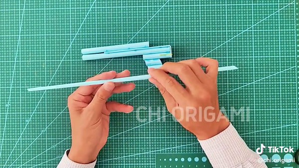 Cómo hacer una pistola de papel paso a paso
