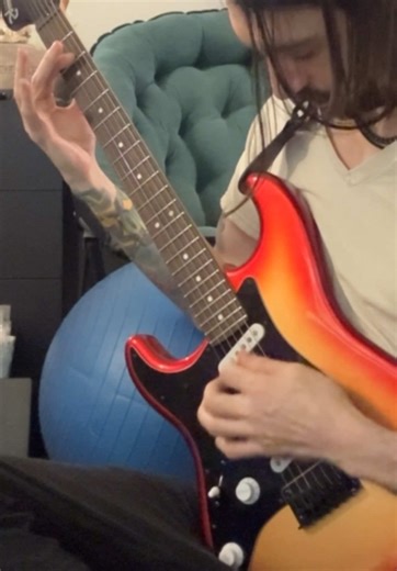 First time attempting this intro #beginnerguitar #guitarlesson #guitarpractice #learntoplayguitar #guitartok