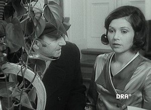 📀 "Maria und der Paragraph" im DDR TV-Archiv Maria hat Glück in diesem unsicheren Jahr 1930. Sie hat eine Stelle als Schallplattenverkäuferin, ist verliebt und das Leben liegt vor ihr. Aber arbeitslos kann man von heute auf morgen sein. Bloß nicht auffallen – aber Maria hat gegen den Paragraphen 218 verstoßen und ist zu einer jener „Engelmacherin“ gegangen, die in Hinterhofpraxen illegale 👶 Abtreibungen vornehmen. Nun wird sie ✉️ erpresst von Kriminellen, die Profit schlagen aus dem Schicksal 