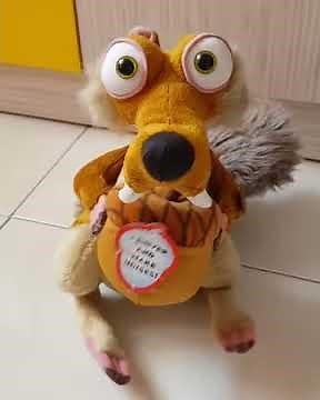 Toysrus ice age 4 shivering scrat talking doll