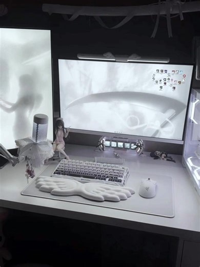 ✨This white monitor light just upgraded my whole setup 🤍Remote control = effortless lighting. @paawri#Quntis #monitorlight #techtok #DeskSetup #fyp #musthave by @paawri