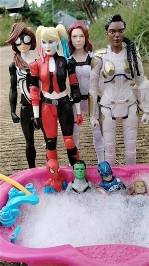 Hero Kids Are Swimming And Calling Out Pa,Papy,Papa #marveltoys #superhero #hulk