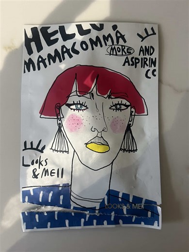 LOVE the Looks & Meii Korean Brightening Lift Up Perfect Fit face mask. This sheet mask molded perfectly to my face and gave instant hydration with the main ingredients of the serum being niacinamide and vitamin C. Just what I needed to brighten my day 🌞 #selfcare #facemask #koreanskincare