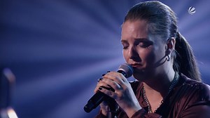Bella singt "Anyone" von Demi Lovato. Die talentierte Sängerin hat eine sagenhafte Stimme, aber wird sie es auch schaffen, mit Gefühl zu überzeugen? Coach Rea ist sich sicher: Wenn Bella abliefert, dann wird es für die anderen Talente schwierig. #tvog #clip | The Voice of Germany