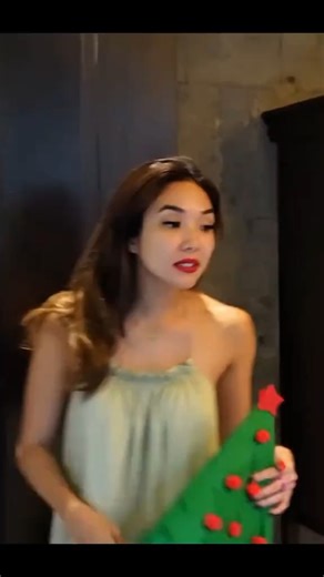 Gisella Anastasia Fans 💫 on Instagram: "Gisella Anastasia (Gisel) adalah seorang selebriti Indonesia yang dikenal sebagai penyanyi, aktris, model, dan pembawa acara. 👩‍🎤 Siapa Dia? Nama lengkapnya Gisella Anastasia Suryanto, lahir pada 16 November 1990 di Surabaya, Jawa Timur. Ia mulai dikenal publik setelah menjadi runner-up Indonesian Idol Musim 5 pada tahun 2008. 🎶 Karier Setelah Indonesian Idol, Gisel merilis beberapa single, tampil di berbagai acara televisi, serta berperan di sejumlah 