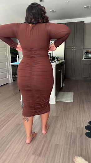 I’m wearing a size LARGE! My only complaint is my side boob fat and that has nothing to do with the dress 😭😂 It makes my boobs look great though! And the hold this dress has is *chefs kiss 💋