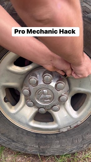 I love these Hacks 🤩 #hacks #lifehack #mechaniclife #trucks #cars #dieseltrucks #mechanic #funny | Dippin' Diesel