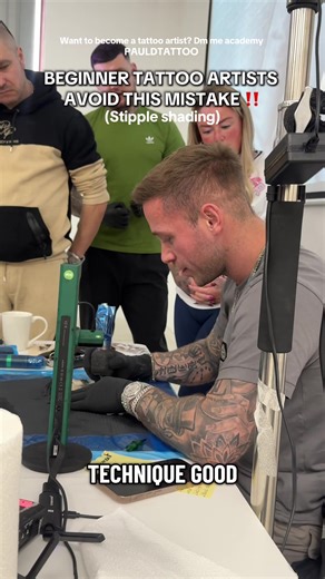 Avoid this incorrect hand positioning I see this at the start of every course! #tattoocourse #fyp #tattooartist #businesscoach #tattoo