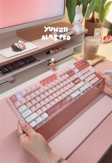 Happy Friday! New keyboard, new desk vibes✨ The Yunzii AL98 Pro has been such a fun addition to my setup. I’m obsessed with the compact 96% layout, the creamy Candy Linear switches, and that satisfying typing sound 🤩 • • • 🔗 to check out the keyboard: https://www.yunzii.com/products/yunzii-al98-pro-dual-8k-wireless-aluminum-mechanical-keyboard?srsltid=AU7gw4WI_LCL-IesvKRjwhxO1zQ-MO-5BIt-LUPur_UFRXgqCuIl80e2 • • Thank you @YUNZII KEYBOARD @YUNZII Keyboard LLC (Gifted) • • 🏷️ cozy setup • keebt