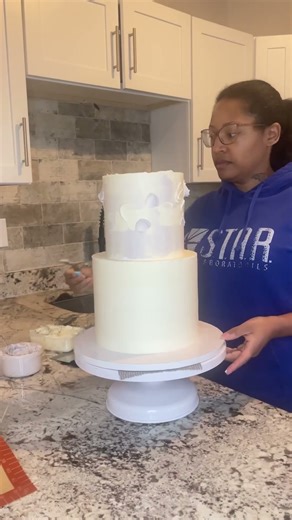 Decorating a Two-Tier Cake | Final Look #cakedecorating #cake #baking