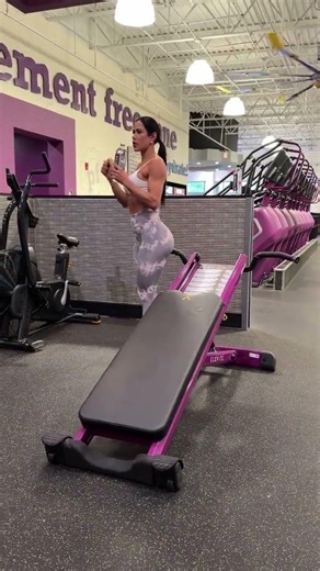 Post Workout Hydration on Incline Treadmill 🍑 Gym Motivation #shorts #GymMotivation #Hydration