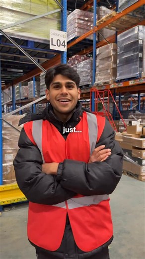 Most meal delivery brands raise millions… and still fail We raised £0. No investors or shortcuts Just our family building this business properly 🤝🏽 Our family photo is on the pack for a reason, because we’re proud of the food, and love serving people just like us 100,000 customers… 9 years in business… and the biggest offer we’ve ever done! 🥳 | Simmer