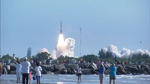 Caught on camera: Delta II explodes and rains fire onto cars below